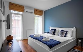 MF Villa Azúr Wellness Apartment